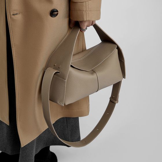 Elova Handcrafted Genuine Leather Crossbody Bag in Black - E525 view 4