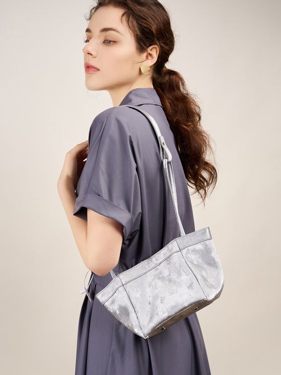 Elova Handcrafted Genuine Leather Crossbody Bag in Green - E198