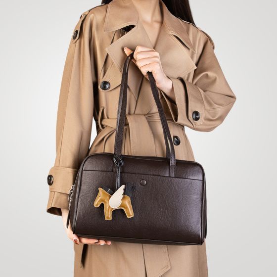 Elova Handcrafted Genuine Leather Bag in Black - E811 view 3