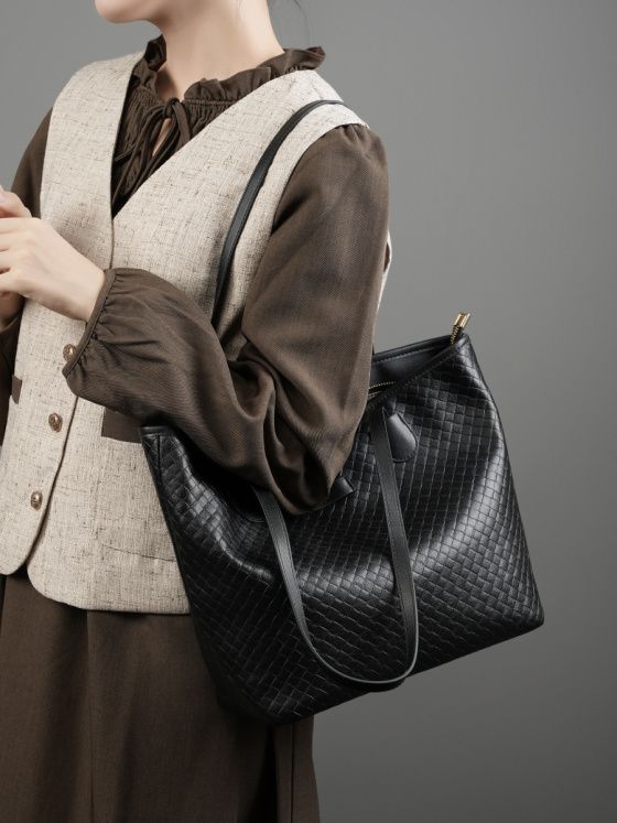 Elova Handcrafted Genuine Leather Tote Bag in Black - E448