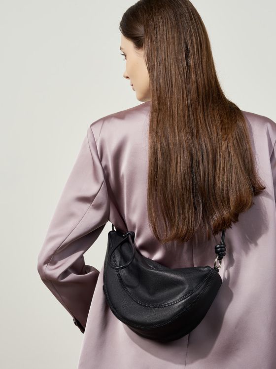 Elova Handcrafted Genuine Leather Crossbody Bag in Black - E427 view 3