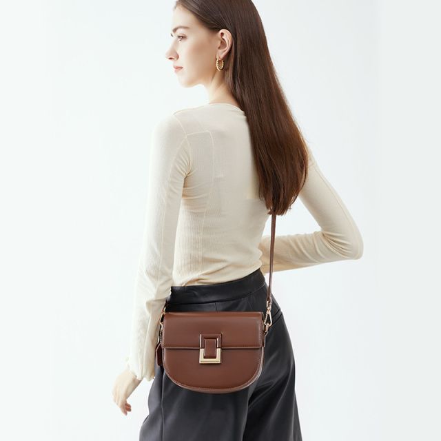 Elova Handcrafted Genuine Leather Crossbody Bag in Black - E309 view 8