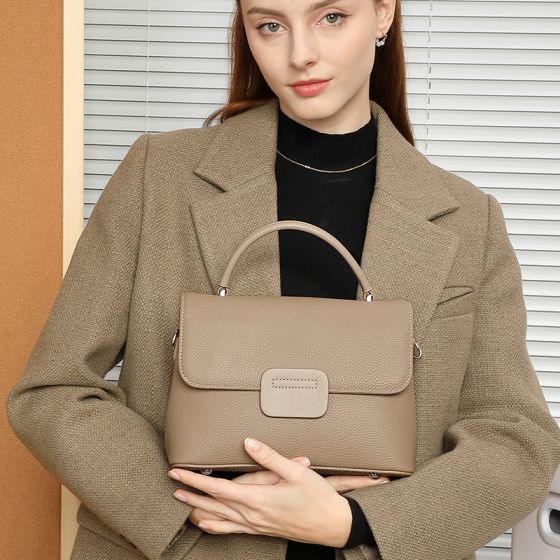 Elova Handcrafted Genuine Leather Crossbody Bag in Black - E532 view 7