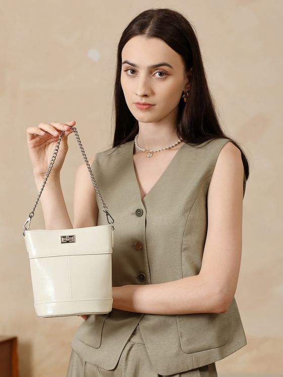 Elova Handcrafted Genuine Leather Bag in Black - E680