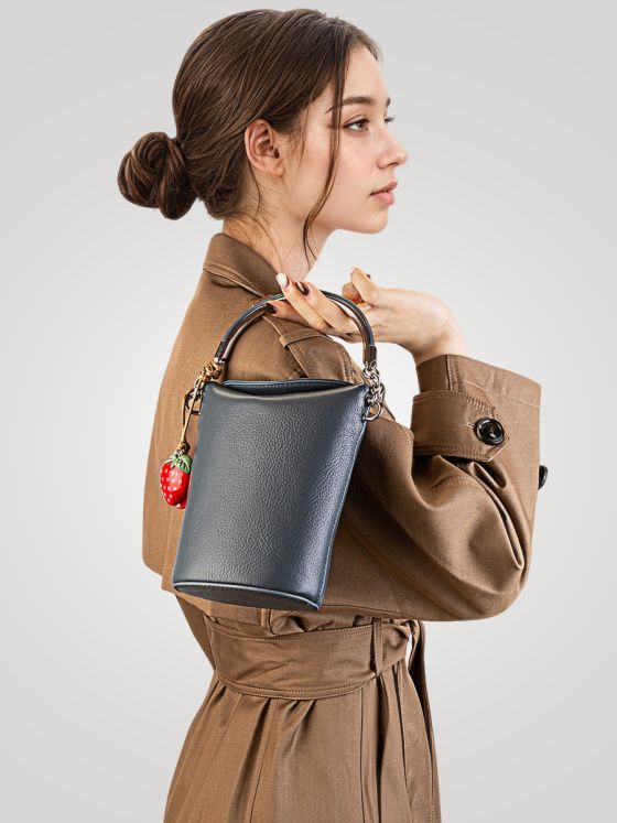 Elova Handcrafted Genuine Leather Crossbody Bag in Black - E727