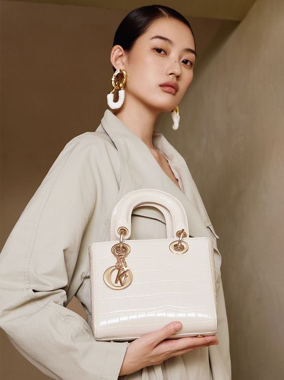 Elova Handcrafted Genuine Leather Crossbody Bag in Black - E729