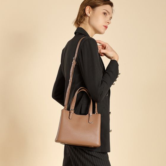 Elova Handcrafted Genuine Leather Crossbody Bag in Black - E500 view 4