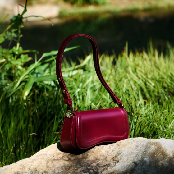 Elova Handcrafted Genuine Leather Crossbody Bag in Black - E597