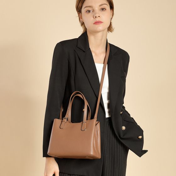 Elova Handcrafted Genuine Leather Crossbody Bag in Black - E500 view 5