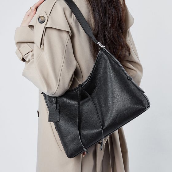 Elova Handcrafted Genuine Leather Crossbody Bag in Black - E509 view 6