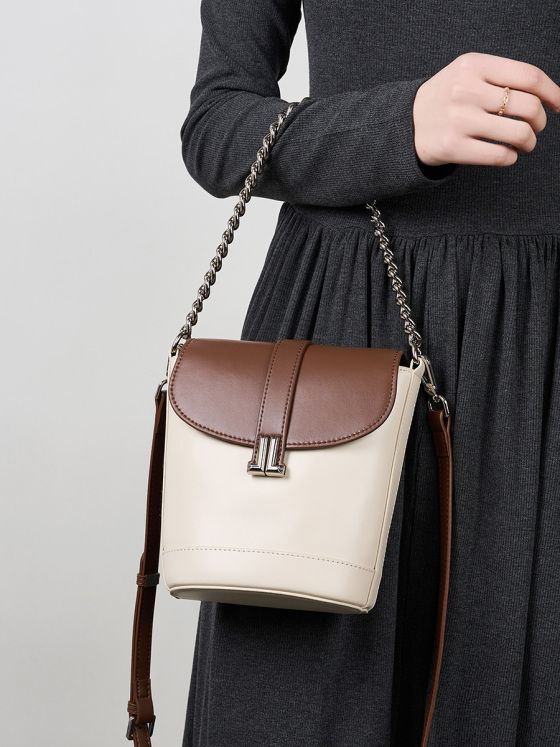 Elova Handcrafted Genuine Leather Crossbody Bag in Black - E345