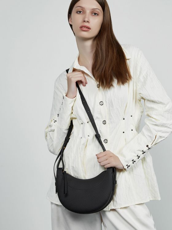 Elova Handcrafted Genuine Leather Shoulder Bag in Black - E630 view 4