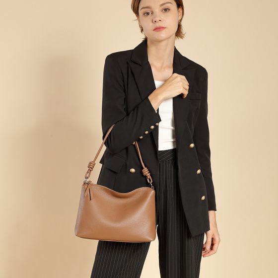 Elova Handcrafted Genuine Leather Crossbody Bag in Black - E503