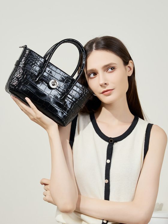 Elova Handcrafted Genuine Leather Crossbody Bag in Black - E404 view 3