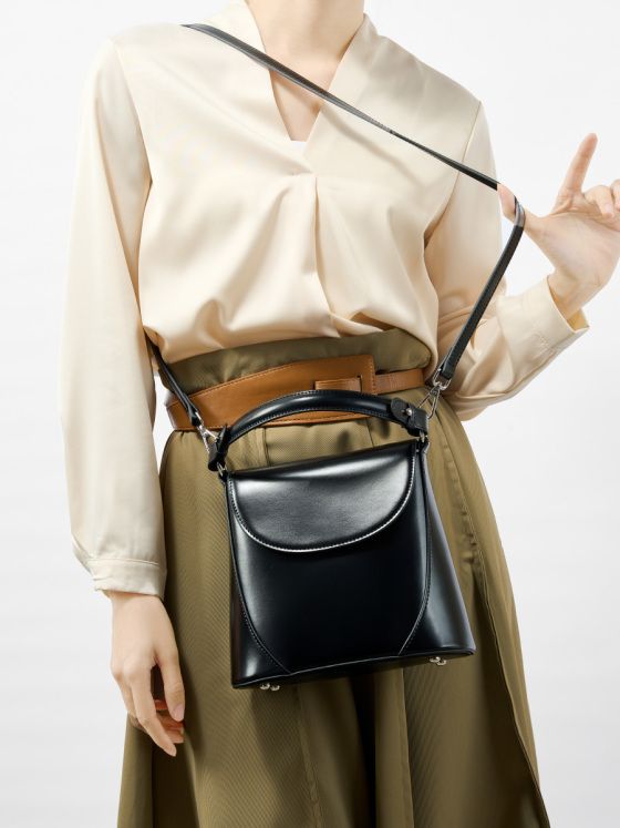 Elova Handcrafted Genuine Leather Crossbody Bag in Black - E601