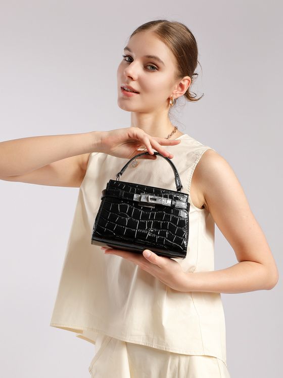 Elova Handcrafted Genuine Leather Crossbody Bag in Black - E707 view 7