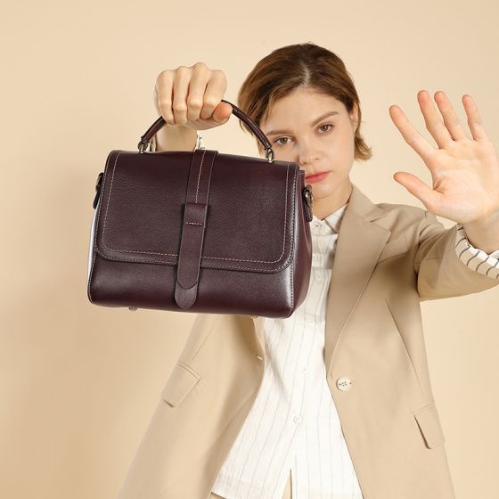 Elova Handcrafted Genuine Leather Crossbody Bag in Black - E496 view 5