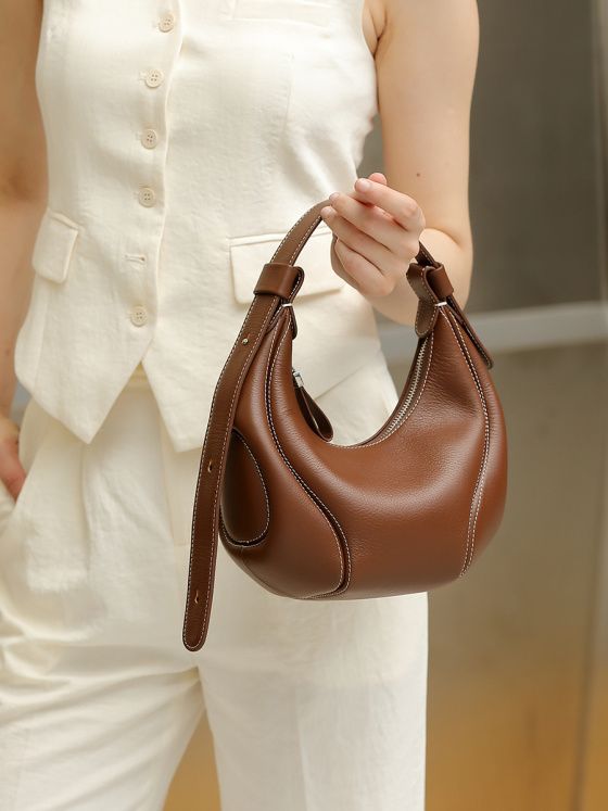 Elova Handcrafted Genuine Leather Crossbody Bag in Black - E666 view 3