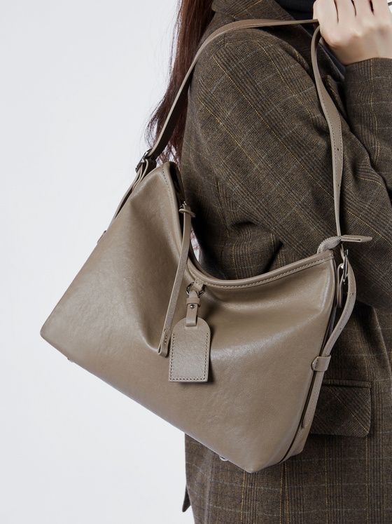 Elova Handcrafted Genuine Leather Crossbody Bag in Black - E491 view 7