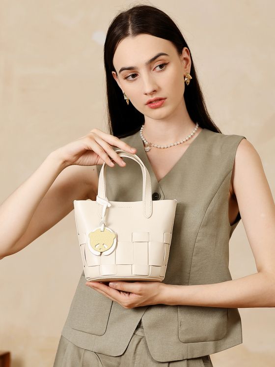 Elova Handcrafted Genuine Leather Crossbody Bag in Black - E672 view 8