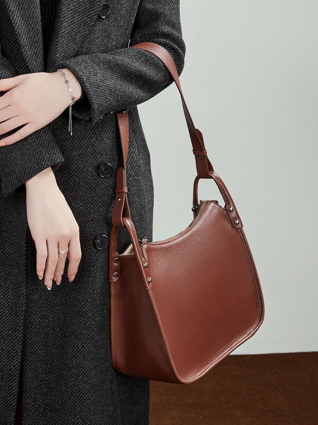 Elova Handcrafted Genuine Leather Crossbody Bag in Black - E793 view 8