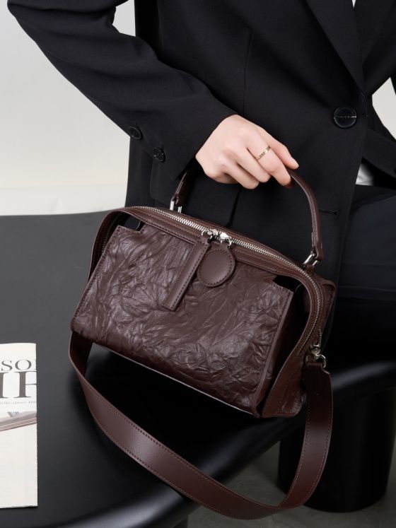 Elova Handcrafted Genuine Leather Bag in Black - E481