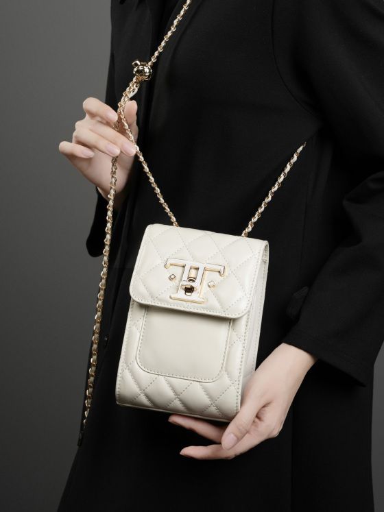 Elova Handcrafted Genuine Leather Crossbody Bag in Black - E457 view 3