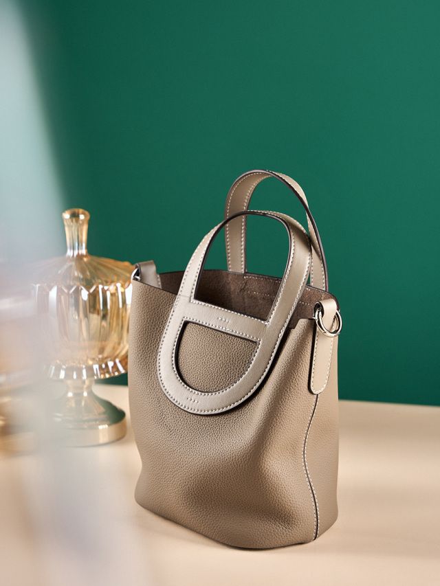 Elova Handcrafted Genuine Leather Togo Crossbody Bag in Black - E340 view 6