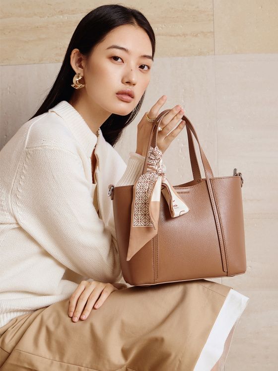 Elova Handcrafted Genuine Leather Tote Bag in Black - E756