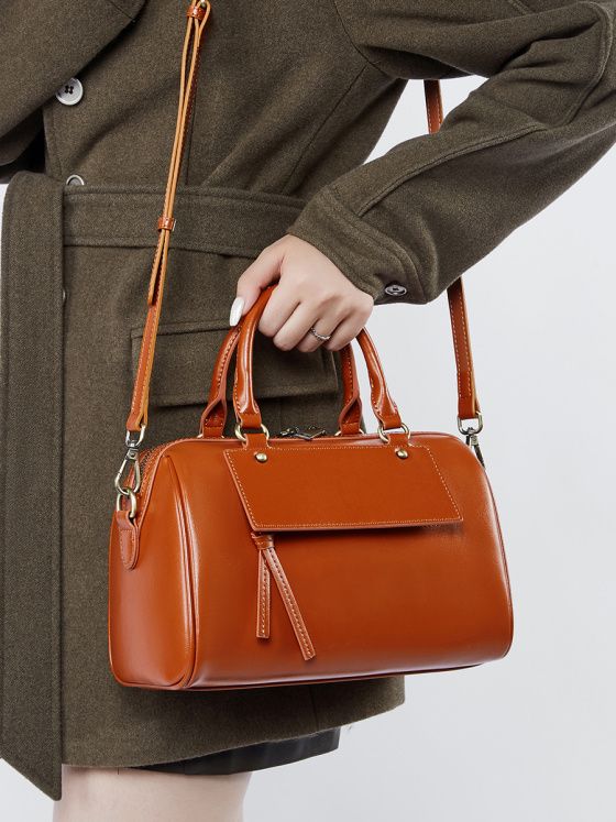 Elova Handcrafted Genuine Leather Crossbody Bag in Black - E492 view 3