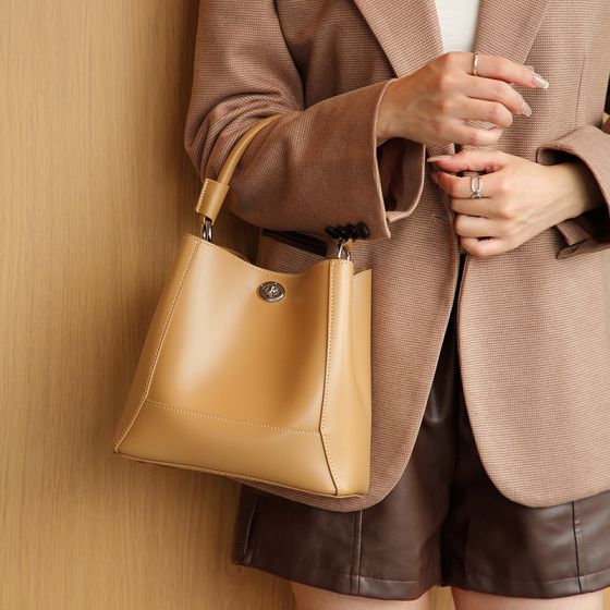 Elova Handcrafted Genuine Leather Crossbody Bag in Black - E191 view 2