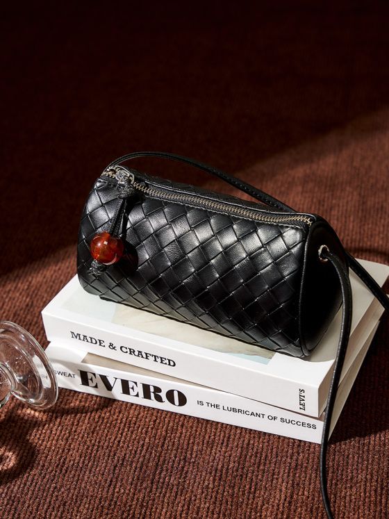 Elova Handcrafted Genuine Leather Crossbody Bag in Black - E412 view 6