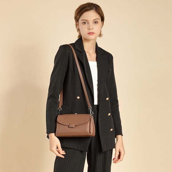 Elova Handcrafted Genuine Leather Crossbody Bag in Black - E489