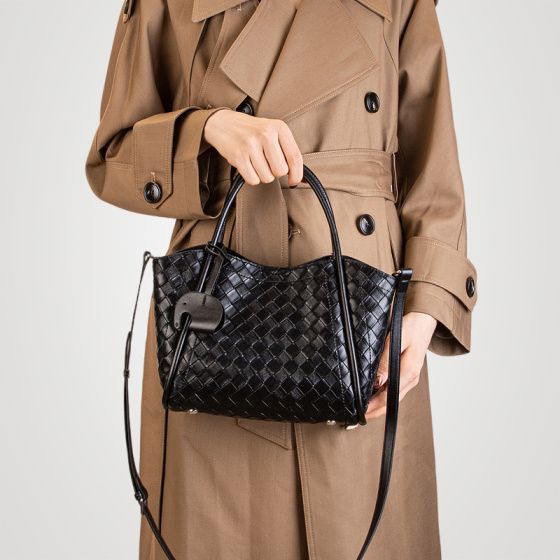 Elova Handcrafted Genuine Leather Crossbody Bag in Black - E721 view 8