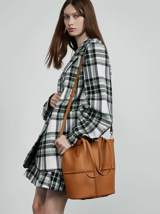 Elova Handcrafted Genuine Leather Tote Bag in Black - E629