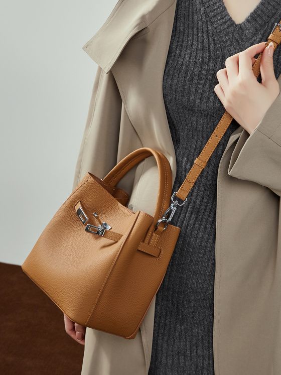 Elova Handcrafted Genuine Leather Crossbody Bag in Black - E781 view 3