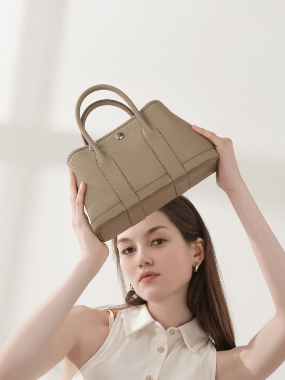 Elova Handcrafted Genuine Leather Crossbody Bag in White - E603