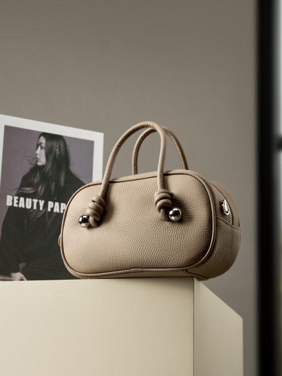 Elova Handcrafted Genuine Leather Crossbody Bag in Black - E423 view 5