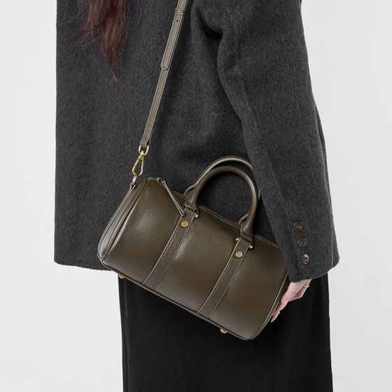 Elova Handcrafted Genuine Leather Crossbody Bag in Black - E515 view 8