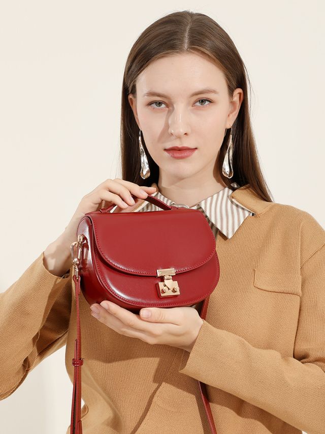 Elova Handcrafted Genuine Leather Crossbody Bag in Black - E622 view 8