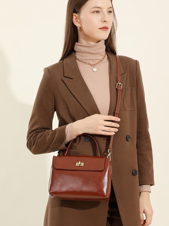 Elova Handcrafted Genuine Leather Crossbody Bag in Black - E556