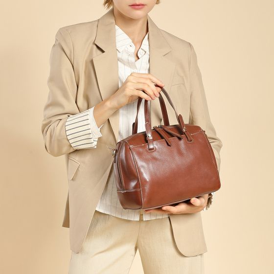 Elova Handcrafted Genuine Leather Crossbody Bag in Black - E504 view 8