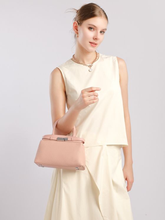 Elova Handcrafted Genuine Leather Crossbody Bag in Black - E710