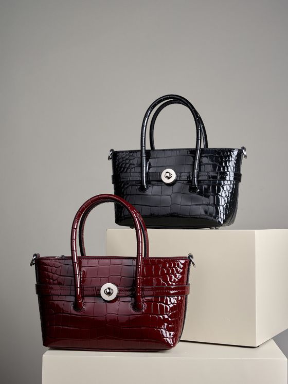 Elova Handcrafted Genuine Leather Crossbody Bag in Black - E404 view 6