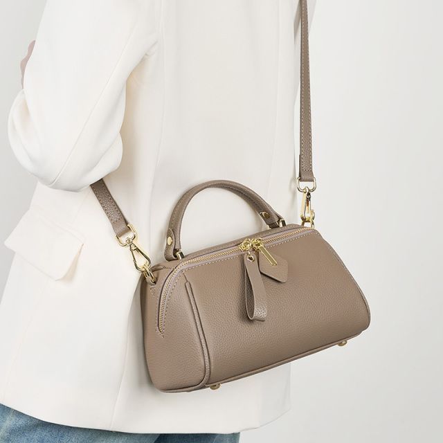 Elova Handcrafted Genuine Leather Crossbody Bag in Black - E181 view 8