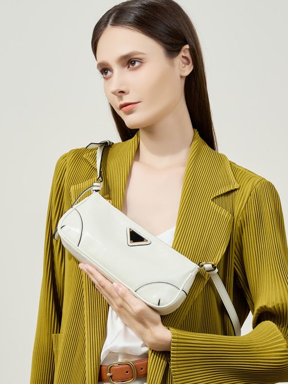 Elova Handcrafted Genuine Leather Crossbody Bag in Black - E382