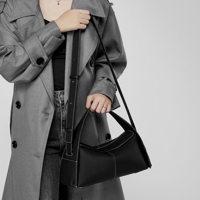 Elova Handcrafted Genuine Leather Crossbody Bag in Black - E525 view 8