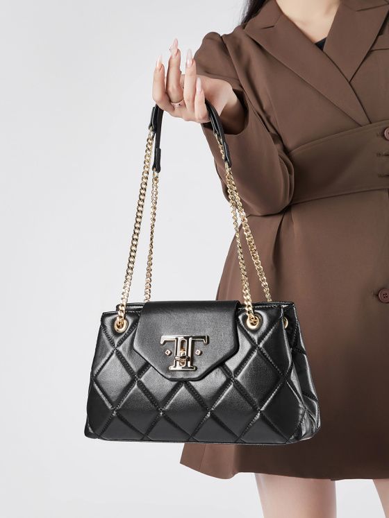 Elova Handcrafted Genuine Leather Crossbody Bag in Black - E563