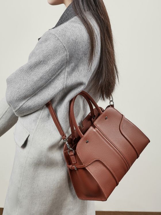 Elova Handcrafted Genuine Leather Crossbody Bag in Black - E806 view 3