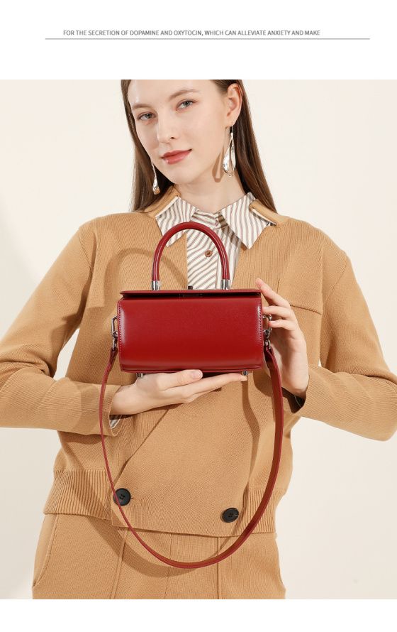 Elova Handcrafted Genuine Leather Crossbody Bag in Black - E613